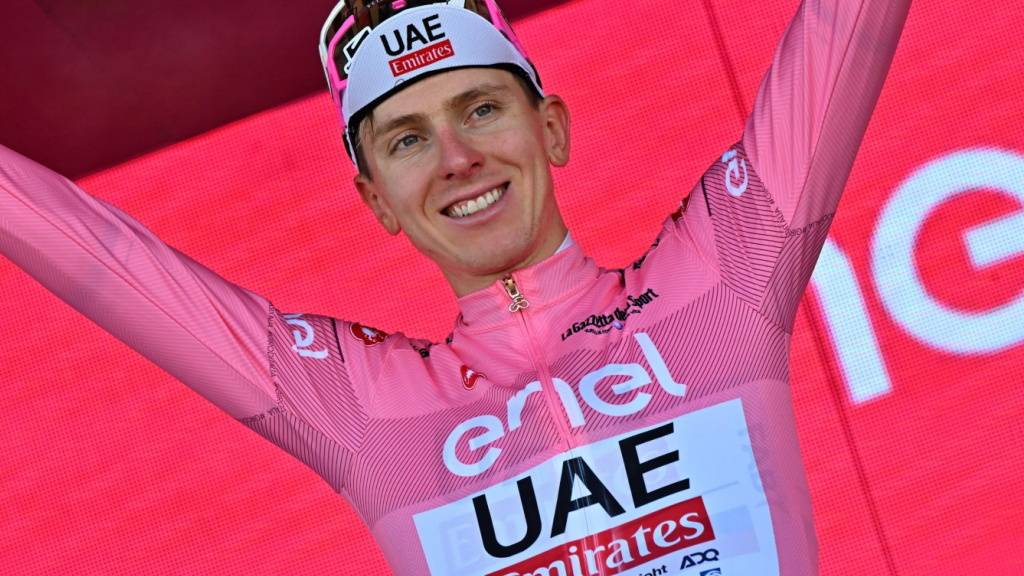 Trägt die Maglia Rosa mit komfortablen Vorsprung: Tadej Pogacar