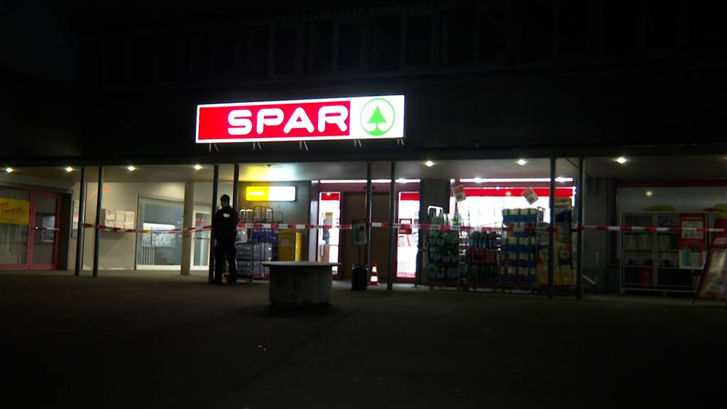 Dättwil: Bewaffneter Mann überfällt Spar-Filiale und flüchtet