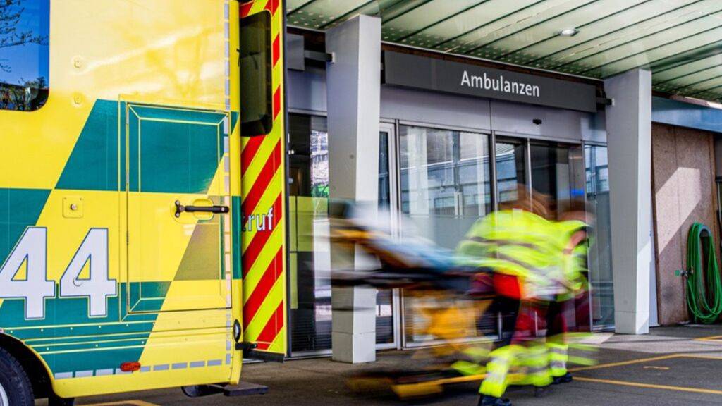 Der 64-Jährige, der am Sonntag bei einem Arbeitsunfall in Winterthur schwer am Kopf verletzt wurde, ist am Montag im Spital gestorben. (Symbolbild)
