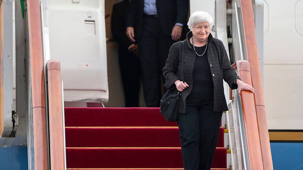 US-Finanzministerin Janet Yellen kommt in Peking an. Foto: Mark Schiefelbein/AP POOL/AP/dpa