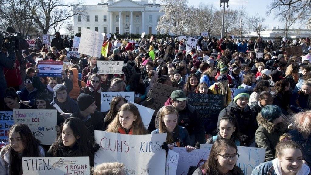 Protestierende Jugendliche am Mittwoch vor dem Weissen Haus in Washington.