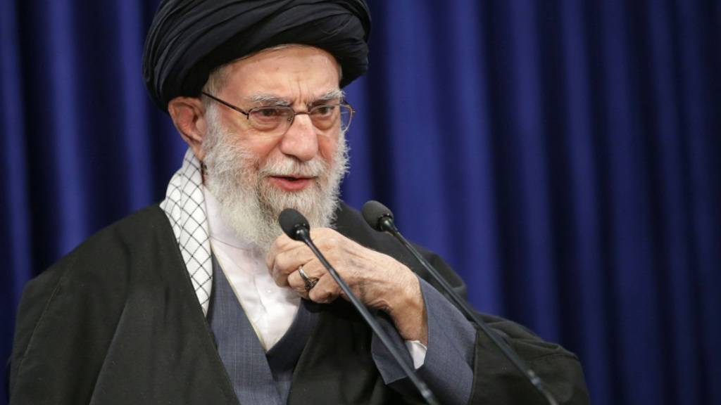 ARCHIV - Ali Chamenei, Oberster Führer des Iran, bei einer Fernsehansprache. Foto: -/Iranian Supreme Leader/dpa - ACHTUNG: Nur zur redaktionellen Verwendung und nur mit vollständiger Nennung des vorstehenden Credits