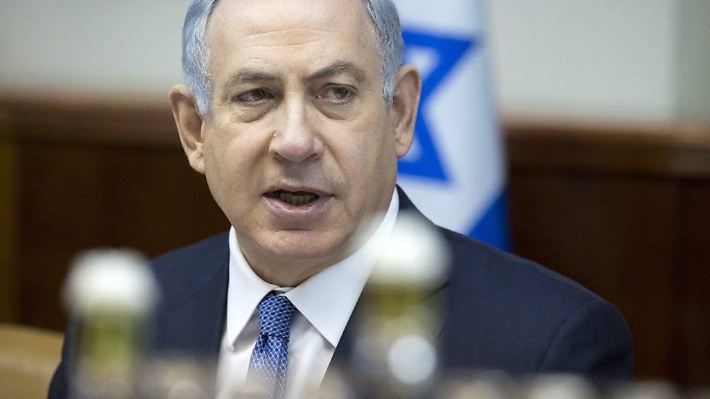 Israels Ministerpräsident Benjamin Netanjahu ist nicht erfreut, dass seine Hündin zehn Tage lang in eine Quarantäne muss. Das Tier hatte an einer Feier zwei Personen gebissen. (Archivbild)