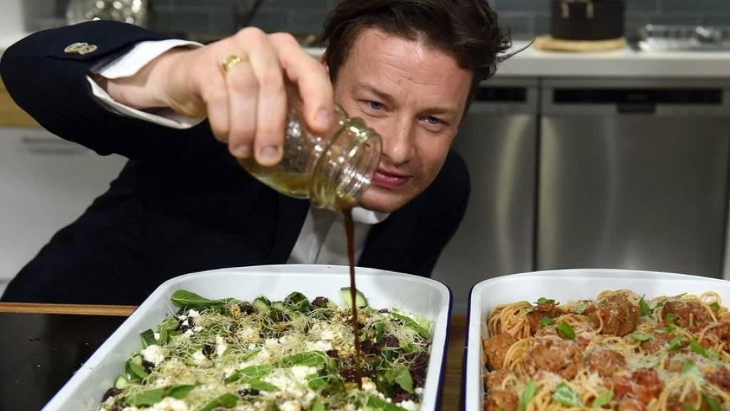 Gibts Jamie Olivers Speisen bald in der Schweiz? Mehrere hiesige Gastronomen hoffen darauf, ein Jamie-Oliver-Restaurant in der Schweiz eröffnen zu dürfen. (Archivbild)