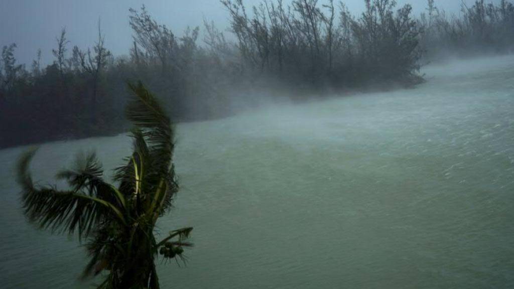 Mit Windgeschwindigkeiten von über 200 Stundenkilometern traf der Hurrikan «Dorian» auf die Bahamas.