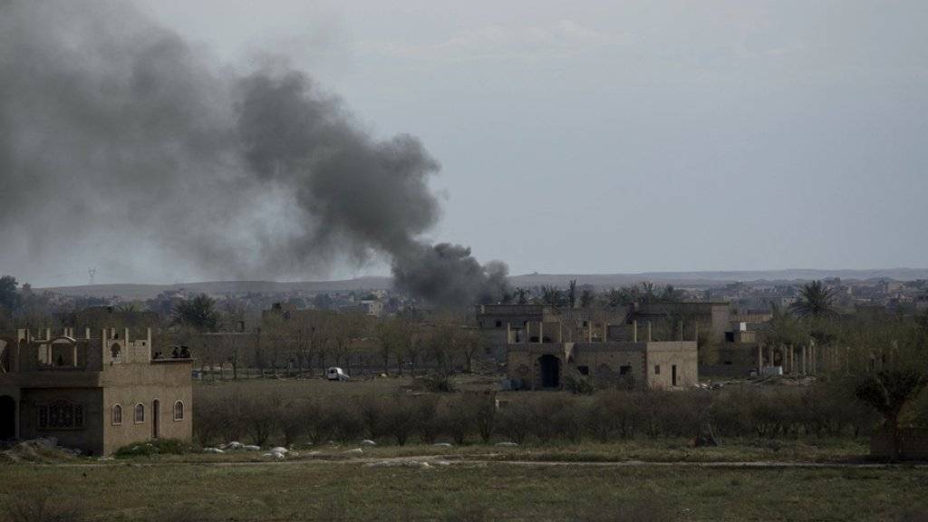Rauch am Freitag über Baghus - die letzte Bastion der Terrormiliz Islamischer Staat (IS) ist besiegt worden.