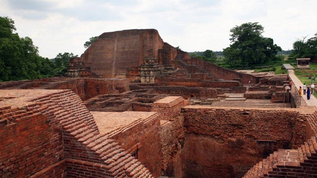 Die Ruinen der Nalanda-Universität in Indien sind neu in die UNESCO-Welterbe-Liste aufgenommen worden. Am Sonntag entscheidet sich, ob auch das architektonische Werk von Le Corbusier auf die Liste kommt.