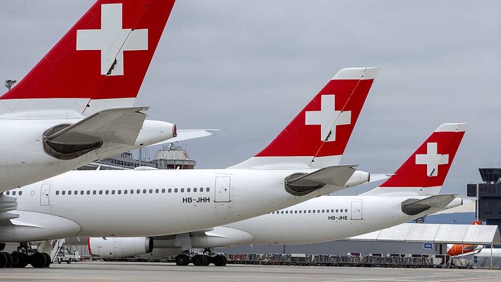 Die Swiss reduziert im Februar wegen den verschärften Reiserestriktionen in der Schweiz den Flugbetrieb massiv. Vor allem der Flughafen Genf ist davon betroffen.(Archivbild)