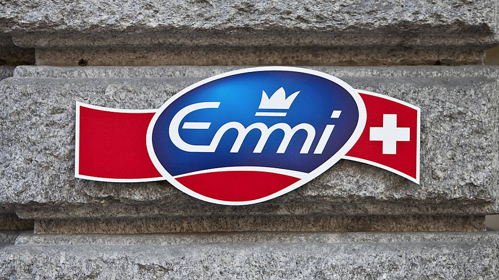 Emmi hat 2020 wegen eines Abschreibers etwas weniger verdient. Operativ legte die Luzerner Milchverarbeiterin allerdings weiter zu und erhöht die Dividende. (Archivbild)