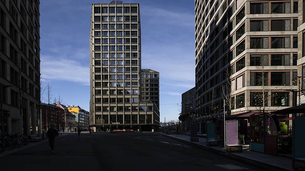 Das Stadtspital Zürich verzeichnet eine Zunahme an Patientinnen und Patienten. Unter anderem auch wegen der Eröffnung eines ambulanten Zentrums an der Europaallee (im Gebäude in der MItte). (Archivbild)