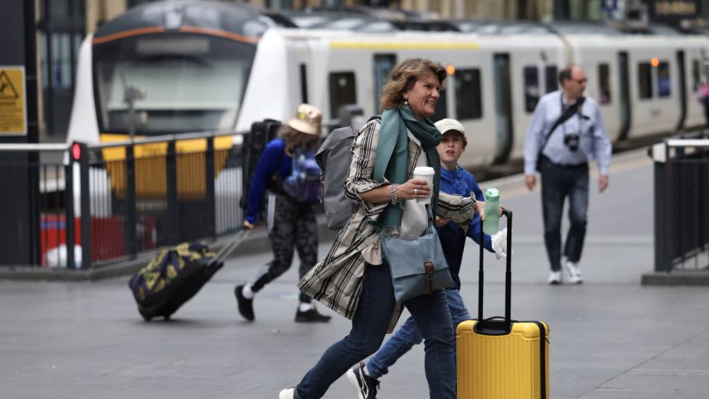 Passagiere im Londoner Bahnhof Kings Cross. (Archivbild)