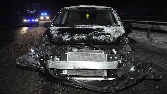 Erster Schnee bringt Verkehrsteilnehmer ins Schleudern