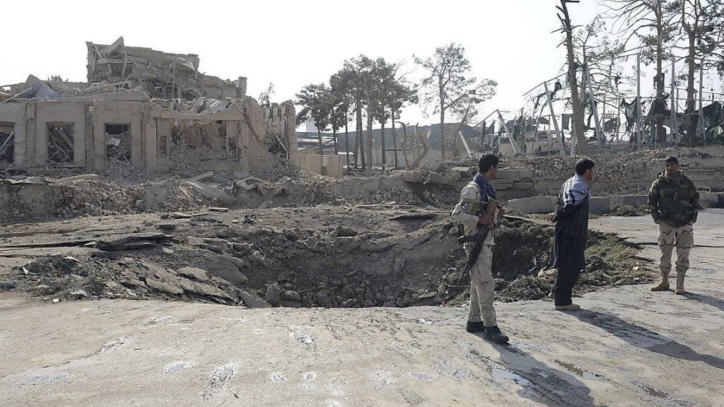 Zeichen der Detonation: Der Bombenangriff auf das deutsche Konsulat in der afghanischen Stadt Masar-i-Scharif war offenbar von langer Hand geplant.