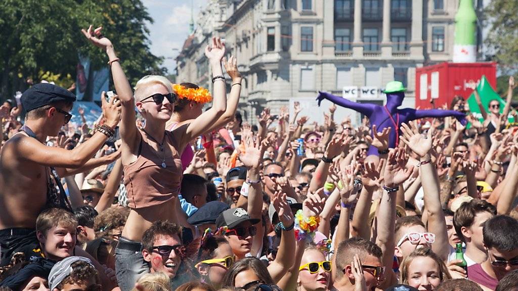 «Love never ends»: Unter diesem Motto werden hunderttausende Techno-Fans am morgigen Samstag in Zürich ausgelassen feiern.