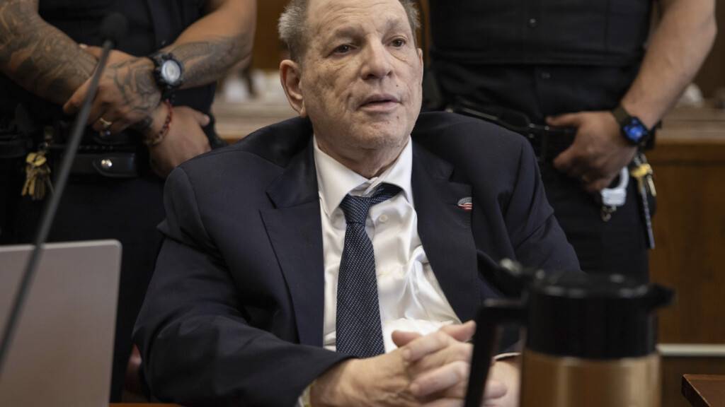 Richter lehnt neues Verfahren im Weinstein-Prozess ab