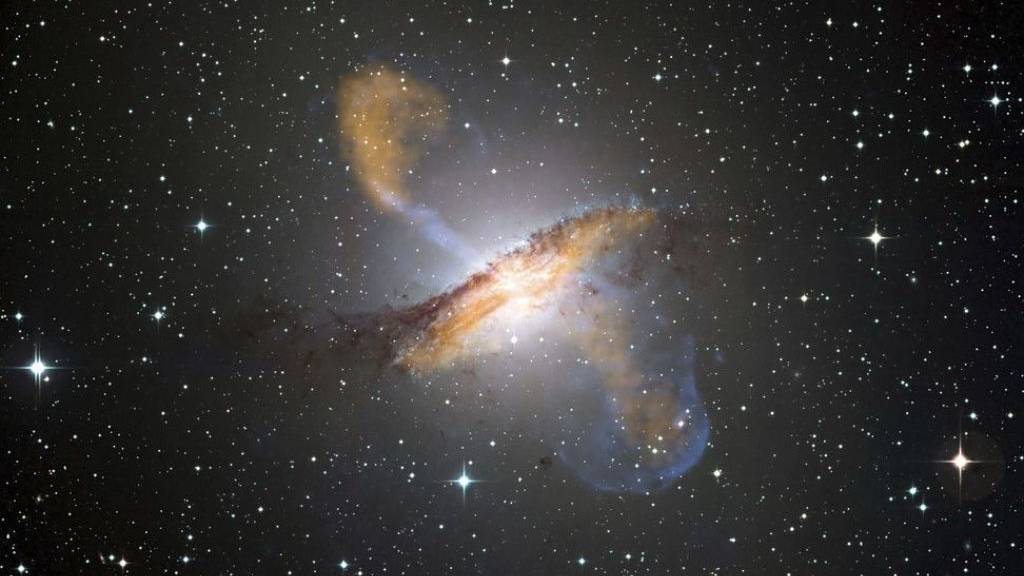 Schwarzes Loch in der Galaxie Centaurus A. Forscher konnten nun die «Gefrässigkeit» von Schwarzen Löchern im Labor simulieren. (Archivbild)