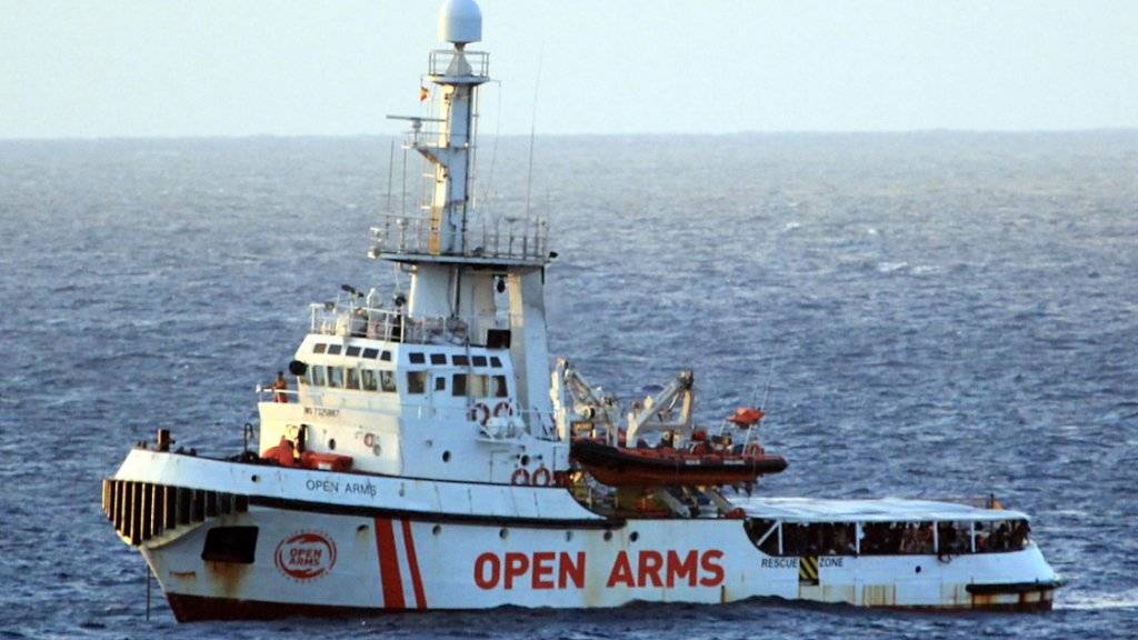 Die «Open Arms» ist seit Donnerstag in unmittelbarer Nähe der italienischen Insel Lampedusa. Die Balearen liegen mehr als 1000 Kilometer von Lampedusa entfernt. (Bild vom 15. August)