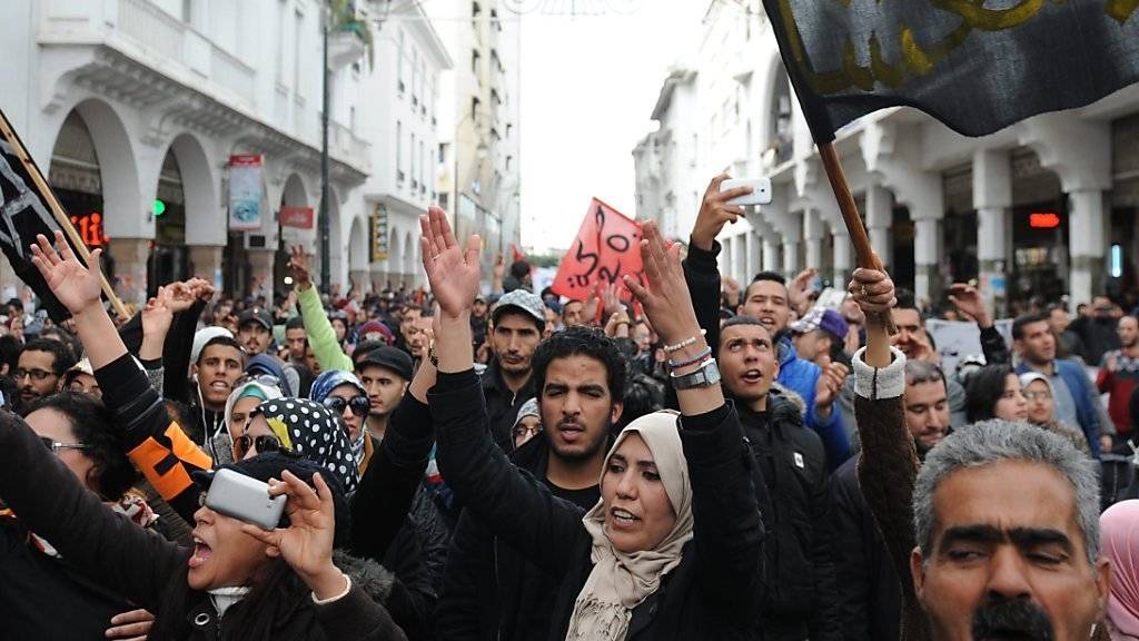 Hunderte Marokkaner gingen am Samstag auf die Strasse, um für mehr soziale Gerechtigkeit zu demonstrieren.