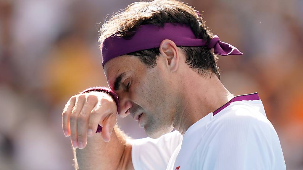 Roger Federer ärgert sich, weil es nicht nach Wunsch läuft.
