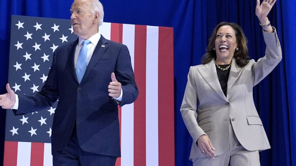 Biden preist Harris und spottet über «Donald Dump»