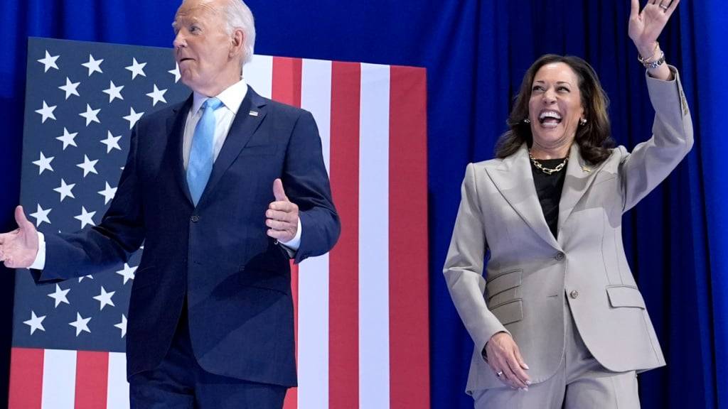 dpatopbilder - Joe Biden und Kamala Harris bei einer Wahlkampfveranstaltung in Maryland. Foto: Susan Walsh/AP/dpa