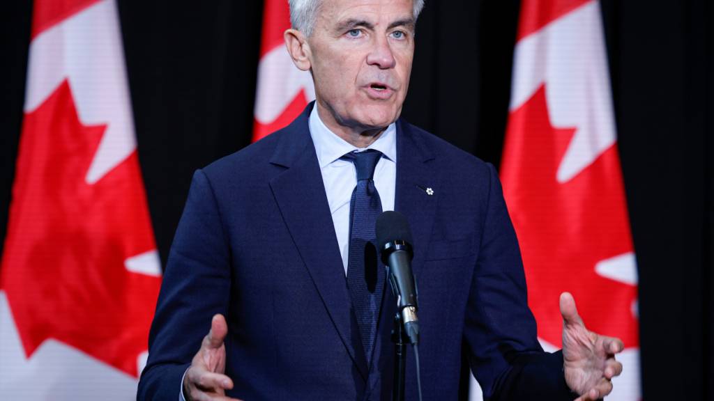 ARCHIV - Der kanadische Premierminister Mark Carney spricht bei einer Kabinettsklausur vor den Medien. Foto: Jeff McIntosh/The Canadian Press/dpa - ACHTUNG: Nur zur redaktionellen Verwendung und nur mit vollständiger Nennung des vorstehenden Credits