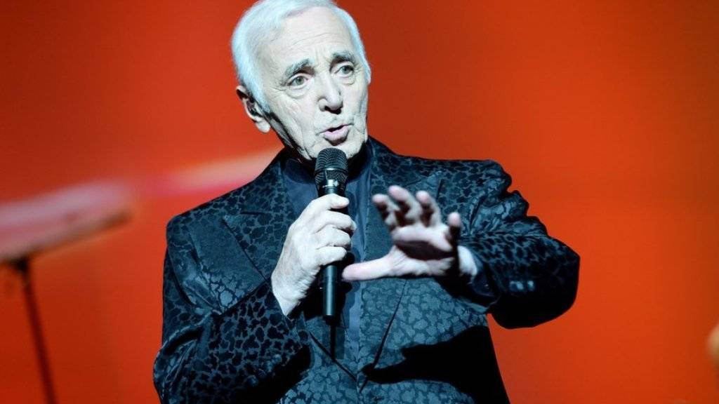 Charles Aznavour macht keinen Hehl daraus: Wegen seinem «katastrophalen Gedächtnis» liest er seine Songtexte gerne vom Teleprompter ab.