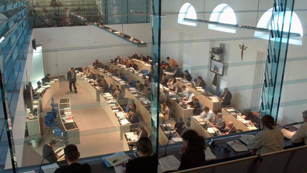 Mit Verspätung bei der Budgetdebatte: In den kommenden Tagen muss der Tessiner Grosse Rat über ein umstrittenes Budget 2024 befinden. Archivbild