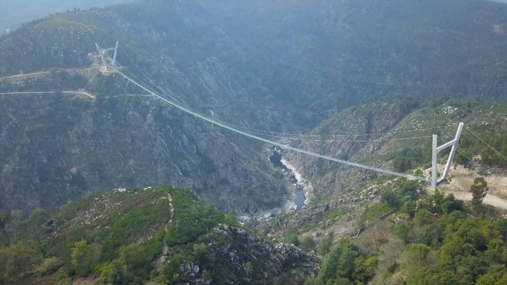 Längste Fussgänger-Hängebrücke der Welt in Portugal eingeweiht