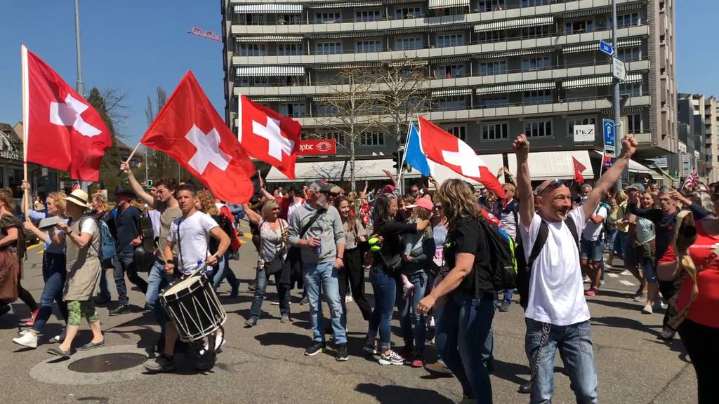 Berner Innenstadt Abgeriegelt Polizei Erstickt Corona Demo Im Keim Telebarn