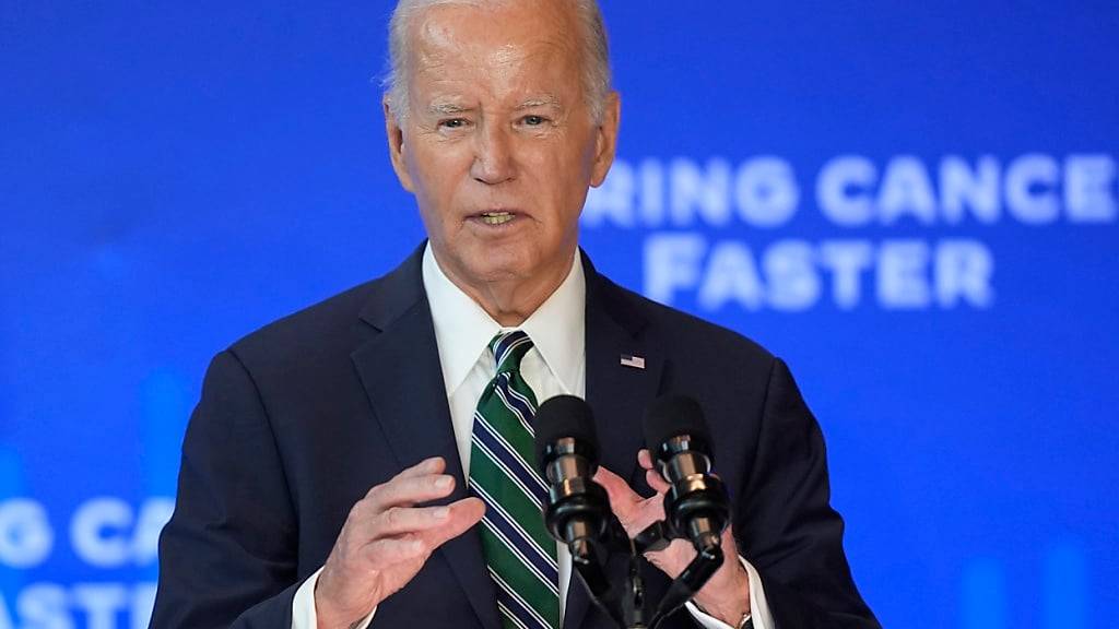 US-Präsident Joe Biden spricht in der Tulane University, um für seine «Moonshot»-Initiative zu werben, die die Zahl der Krebstoten verringern soll. Foto: Gerald Herbert/AP