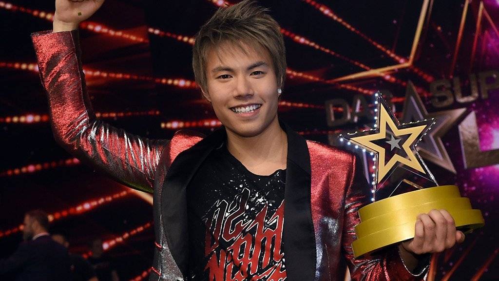Der Bochumer Sänger Jay Oh freut sich am Samstag in Köln beim Finale der RTL-Show «Das Supertalent» über seinen Sieg.