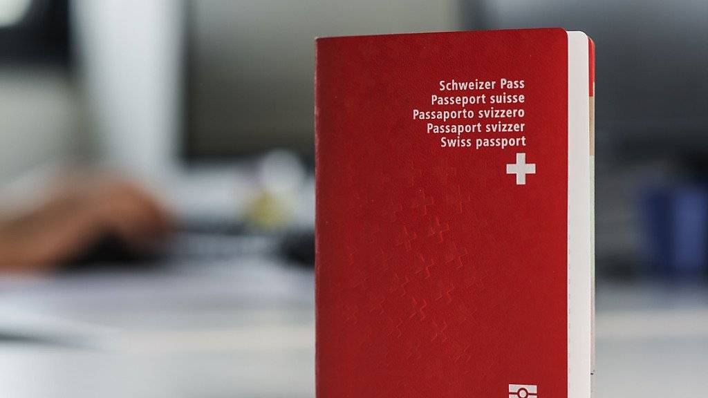 Der Schweizer Pass ist beliebt - laut einem Migrationsexperten auch dank SVP-Volksbegehren wie der Initiative «gegen die Masseneinwanderung» (Archiv).