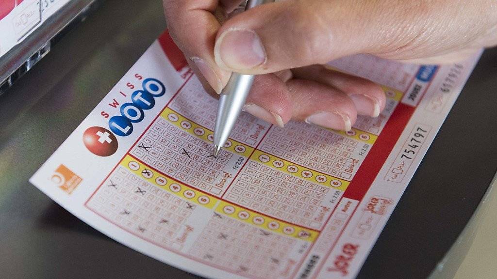 Beim Swiss Lotto haben im vergangenen Jahr 29 Mitspielende einen Millionengewinn einstreichen können. (Archivbild)