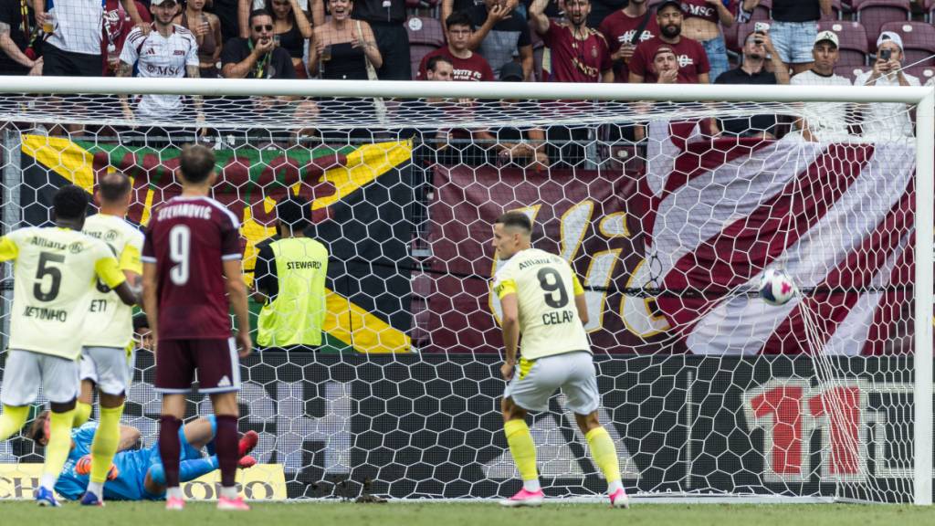 Schütze des einzigen Baslers Goal: Zan Celar (Nummer 9) traf vom Penaltypunkt