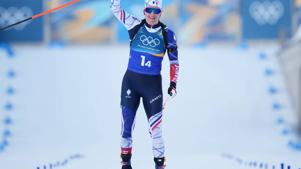 Schlussläuferin Julia Simon bejubelt den Sieg für Frankreich