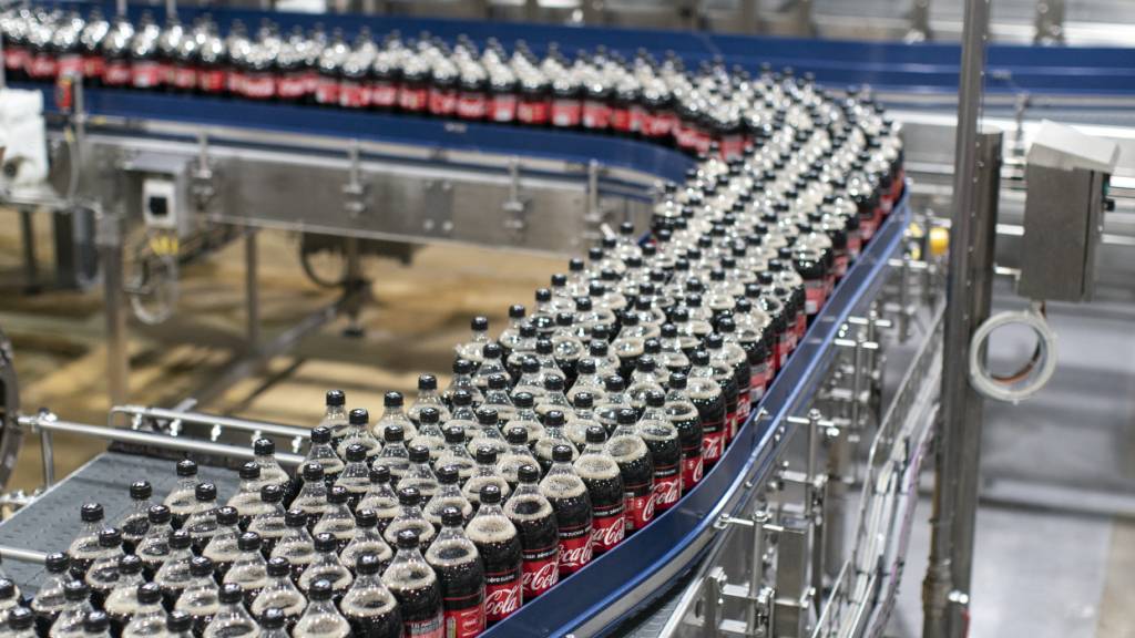 Der Verkauf von Coca Cola hat im Sommer weiter angezogen. (Archivbild)