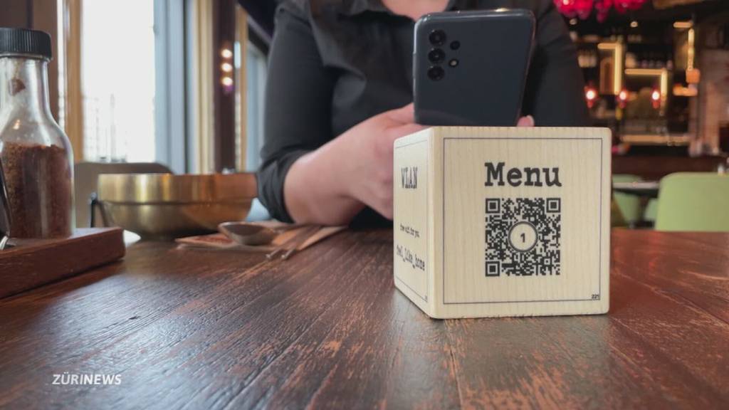 Restaurantbesucher in Zürich zahlt Trinkgeld, ohne es zu wissen
