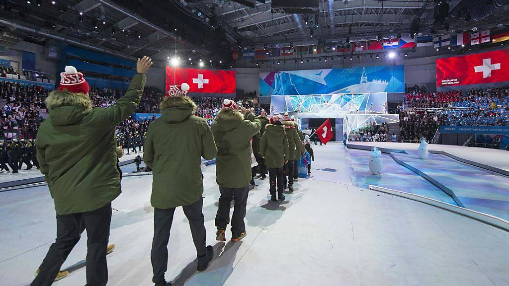 Die Schweizer Delegation beim Einlauf anlässlich der Eröffnungsfeier der 29. Winter-Universiade in der russischen Stadt Krasnojarsk