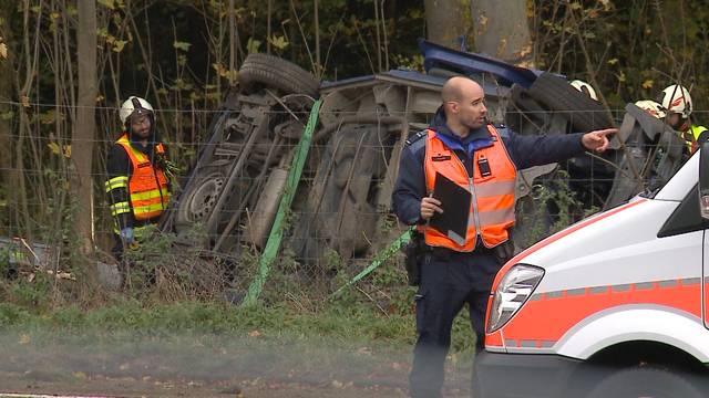 Unfall auf A1 mit Armeefahrezug