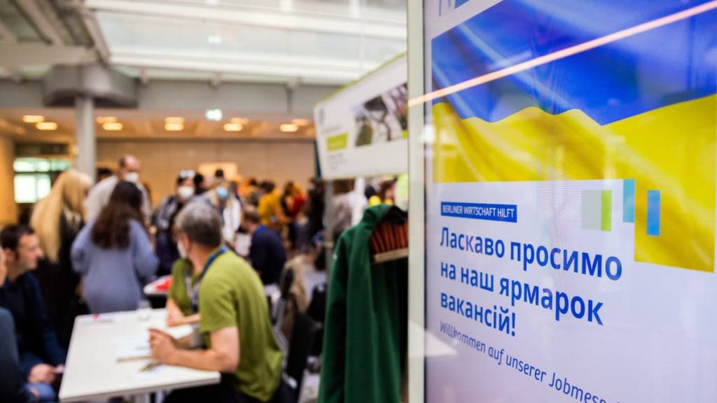 ARCHIV - Die EU-Kommission will den Schutzstatus für Flüchtlinge aus der Ukraine um ein weiteres Jahr verlängern. Foto: Christoph Soeder/dpa