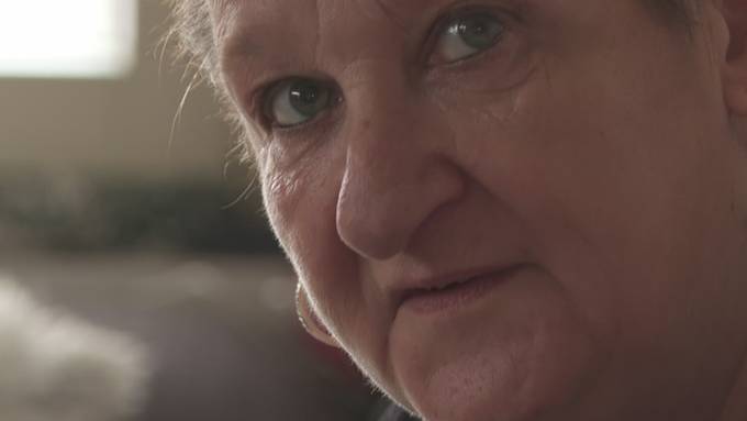 Armutsbetroffene werfen Wünsche in Christchindli-Briefkasten