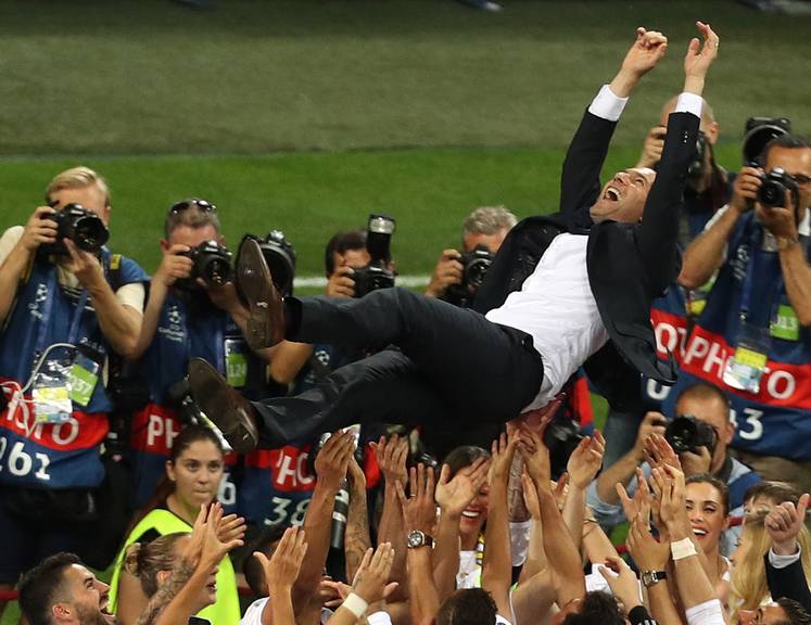 Zidane wird nach Champions League Sieg gefeiert