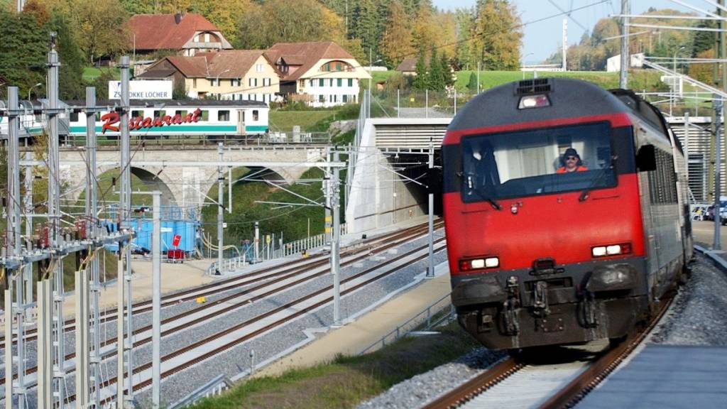 Die Bahn 2000-Neubaustrecke bei Wanzwil BE. Die Strecke war am Mittwoch wegen einer Fahrleitungsstörung unterbrochen. (Archivbild)
