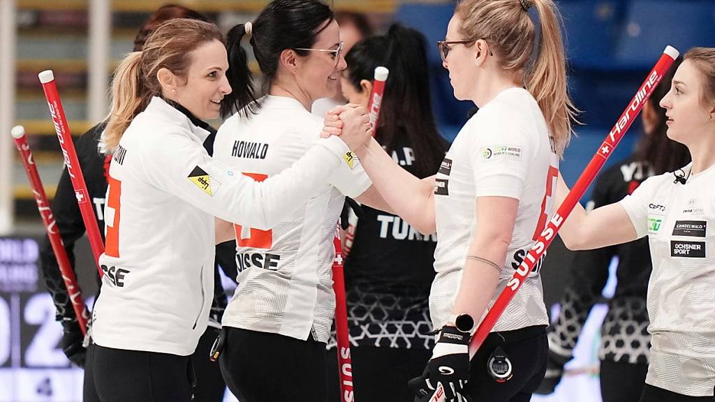 Das Schweizer Frauen-Team trifft nach neun Siegen in der Vorrunde im Halbfinal auf Italien