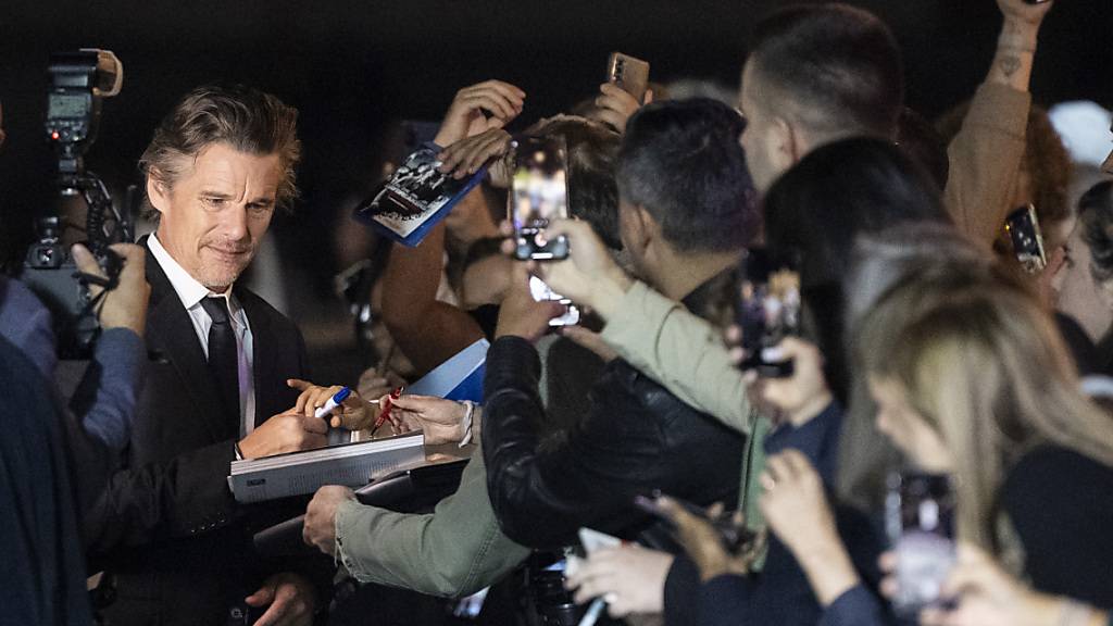 Am Zurich Film Festival waren auch einige Promis anzutreffen, wie etwa der Schauspieler und Filmproduzent Ethan Hawke. (Archivbild)