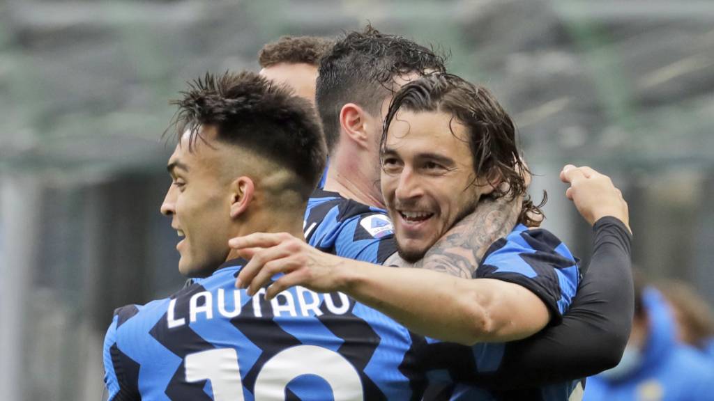 Inter kommt dem Titel näher: Lautaro Martinez und Torschütze Matteo Darmian nach dem 1:0 gegen Cagliari