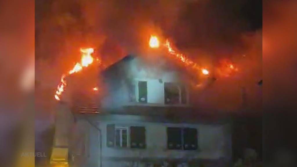 Brand am Weihnachtsabend: Hausbewohner rettet sich in Sarmenstorf über das Fenster