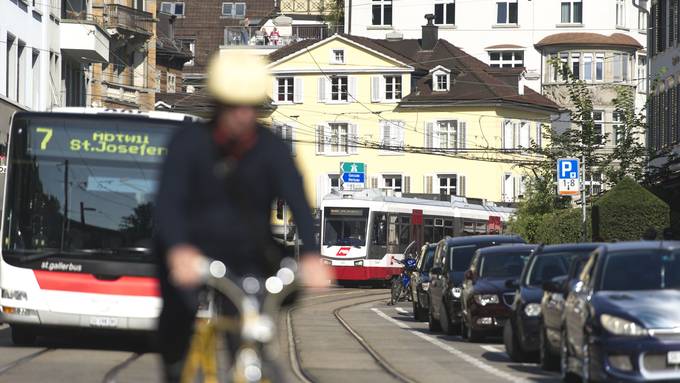 Öl auf ganzer Buslinie 7