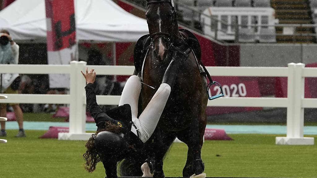 Nach Schlägen auf Pferd: Deutsche Trainerin von Olympia ...